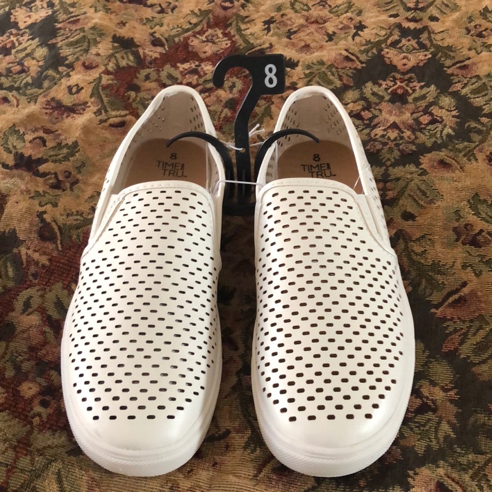 NWT Women's Size 8 Sneakers